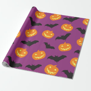 Halloween-Schläger u. geschnitzte Kürbise auf Lila Geschenkpapier