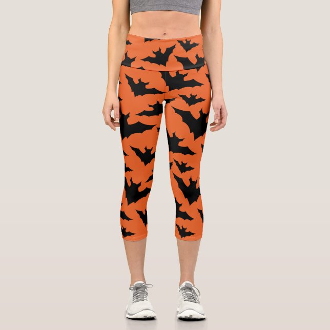 Halloween Schwarze Fledermäuse coole Löffelmuster Capri Leggings (Vorderseite)