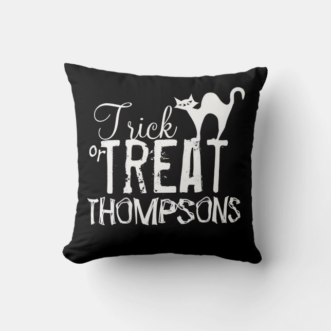 Halloween Simple Whimsical Black Cat Typografie Kissen (Vorderseite)