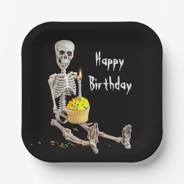 Halloween Skeleton Geburtstagskupcake auf schwarz Pappteller (Vorderseite)