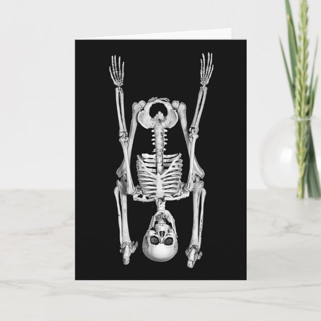 Halloween Skeleton Headstand Karte (Vorderseite)