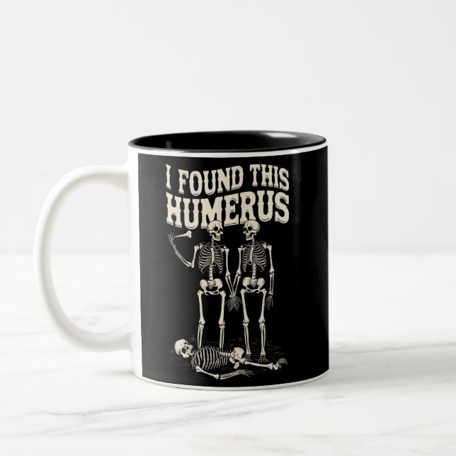 Halloween Skeleton I fand Humerus Funny Costume Zweifarbige Tasse (Links)