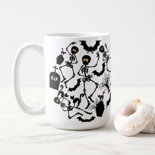 Halloween Skeletons Macabre Dance Kaffeetasse (Mit Donut)