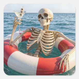 Halloween-Skelett schwebt in einem Rettungsring Quadratischer Aufkleber