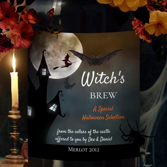 Halloween sorcières brasser le Étiquette de vin (Halloween wine label featuring a witch flying through the night at full moon - with bat and castle)