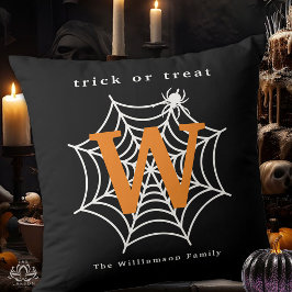 Halloween Spider Web Trick oder Treat Monogram Kissen