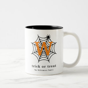 Halloween Spider Web Trick oder Treat Monogram Zweifarbige Tasse