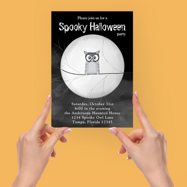 Halloween Spooky Scary Owl Whimsical Party Einladung (Halloween spooky owl invitation with full moonlight background. )