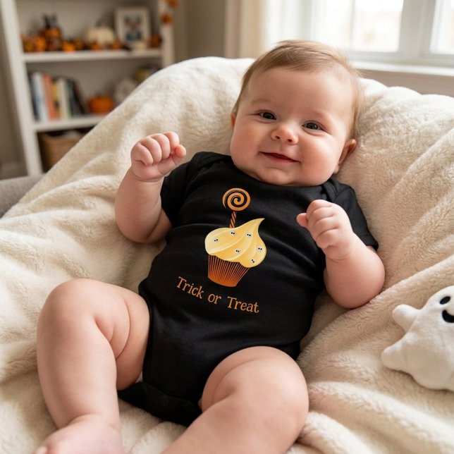 Halloween-T - Shirt mit Orange Cupcake & Custom Te (Von Creator hochgeladen)