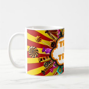 Halloween Trick oder Treat Candy und Süßigkeiten. Kaffeetasse