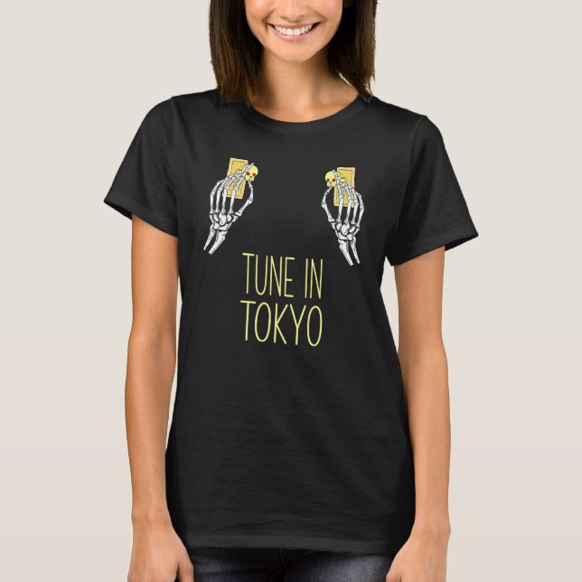 Halloween Tune in Tokyo Skeleton Hands T-Shirt (Vorderseite)