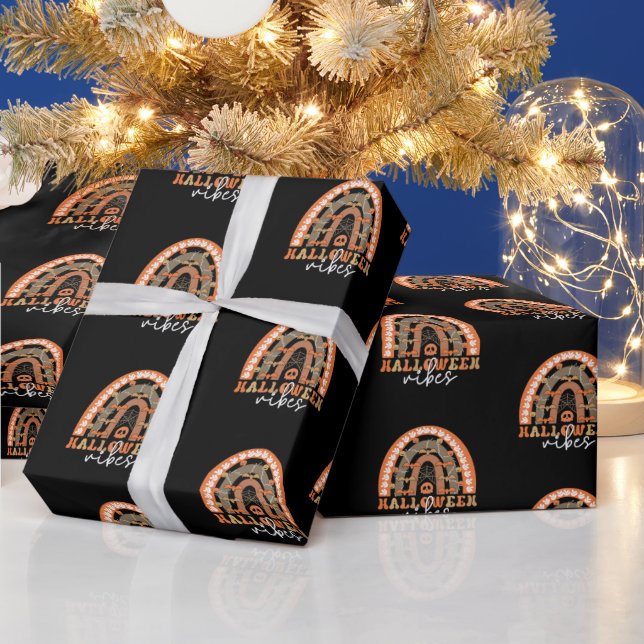 Halloween Vibes Boho Regenbogen Fall Spooky Geschenkpapier (Feiertage)
