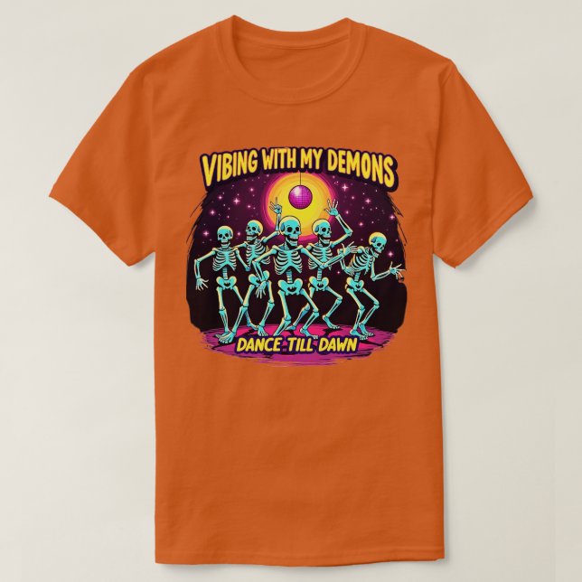 Halloween Vibing mit meinen Dämonen Tanz bis zur M T-Shirt (Design vorne)