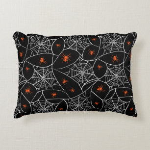 Halloween Web und Spinnen Hintergrund. Dekokissen