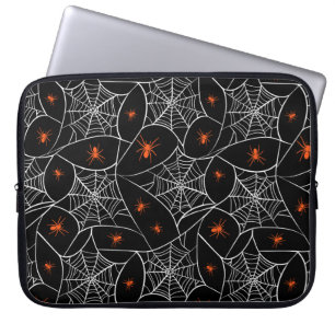 Halloween Web und Spinnen Hintergrund. Laptopschutzhülle