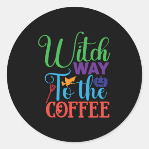 Halloween Witch Way To The Coffee Runder Aufkleber