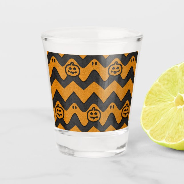 Halloween-Zickzack Muster mit Geistern und Kürbisk Schnapsglas (Vorderseite)