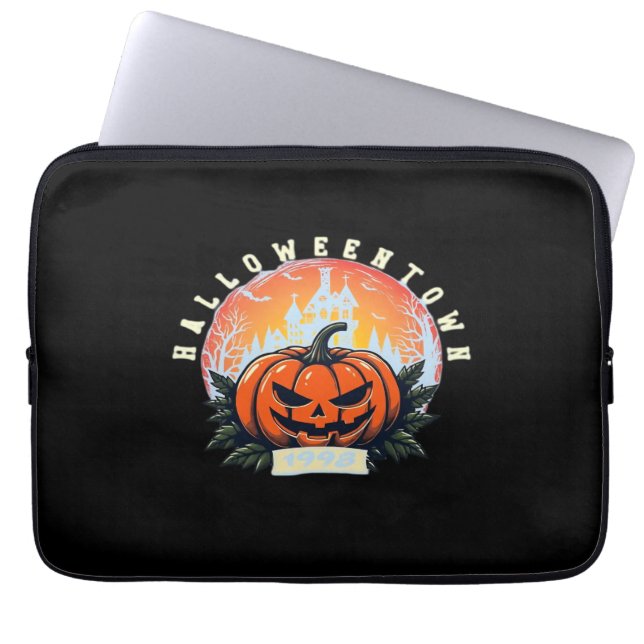 HalloweenTown 1998 Essenzieller T - Shirt Laptopschutzhülle (Vorderseite)