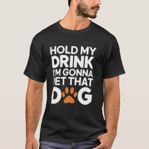 Halt mein Getränk, ich werde diesen Hund streichel T-Shirt