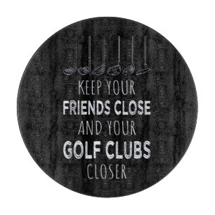 Halte deine Freunde nah und deine Golfschläger näh Schneidebrett