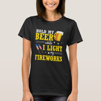 Halten Sie mein Bier fest, während ich am 4. Juli T-Shirt