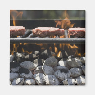Hamburger kochen auf Grill Magnet