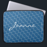 HAMbyWG - Kreismuster in beliebiger Farbe Laptopschutzhülle<br><div class="desc">HAMbyWhiteGlove - Circle Pattern mit beliebigem Farbhintergrund, mit oder ohne Ihren Namen - wählen Sie einfach die personalisierenden Optionen aus oder rufen Sie 203-302-0337 an, um HAMbWG zu helfen. Hier mit einem warmen, blauen Hintergrund dargestellt.</div>