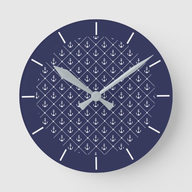 Hamptons Beach und Lake House Nautical Anchors Runde Wanduhr (Vorderseite)