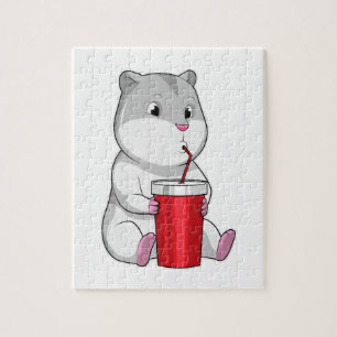 Hamster mit Tasse und Trinkstroh