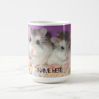 Hamsters mignons dans la tasse d'amour avec le nom