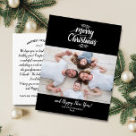 Hand Briefe frohe Weihnachten Familie Foto Black Postkarte<br><div class="desc">Freuen Sie sich auf die moderne Postkarte mit Ihrem horizontalen Foto, Frohe Weihnachten in einer handgeschriebenen Schrift-Typografie, botanische Sprig-Akzente, das ganze Set vor einem schwarzen Hintergrund. Die Rückseite bietet Platz für eine typisierte Urlaubsnote oder löschen und verließ Platz für eine Handschrift. Fügen Sie auch Ihre Rücksendeadresse hinzu. Spaß und modern,...</div>