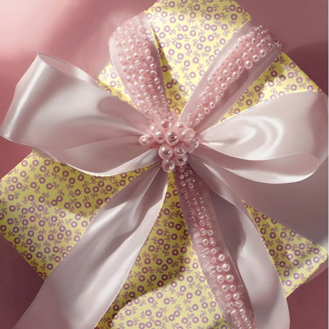 Hand drawn ditsy Lavender Daisies – Mini Floral Geschenkpapier (Von Creator hochgeladen)