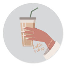 Hand hält eine Tasse Kaffee