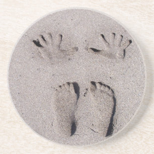 Hand und Füße druckt im Florida-Strandsand Getränkeuntersetzer
