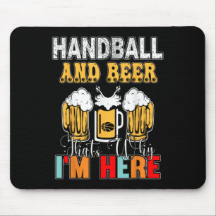 Handball und Bier, deshalb bin ich hier Mousepad