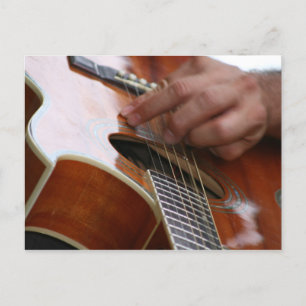 Händchenhalter auf akustischer Gitarre Postkarte