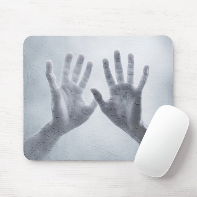 Hände auf feuchtem Dampfglas Mousepad (Mit Mouse)