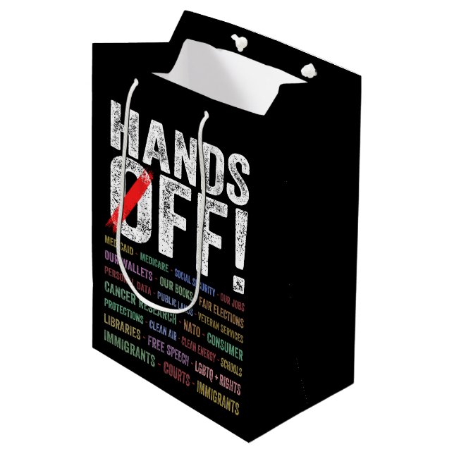 Hände aus Protest Mittlere Geschenktüte (Vorderseite Schrägansicht)