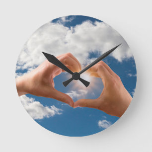 Hände der Liebe Runde Wanduhr