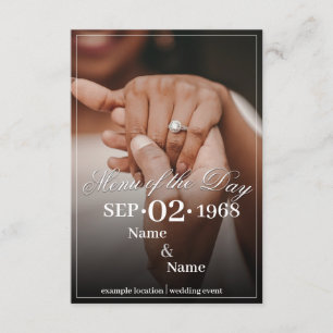 Hände eines farbigen Ehepaares mit Ring Begleitkarte