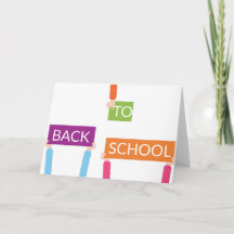 Hände halten BACK TO SCHOOL-Schilder