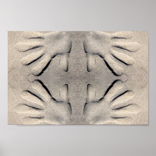 Hände im Sande Poster (Vorne)