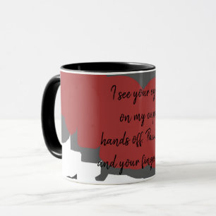 Hände von meinem Cup of Joe Tasse