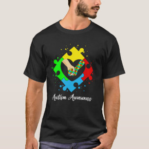 Händehalten im Herz-Puzzle Autismus-Bewusstsein Un T-Shirt