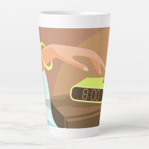 Händeschalten auf den Knopf Wecker-Schlummertaste Milchtasse