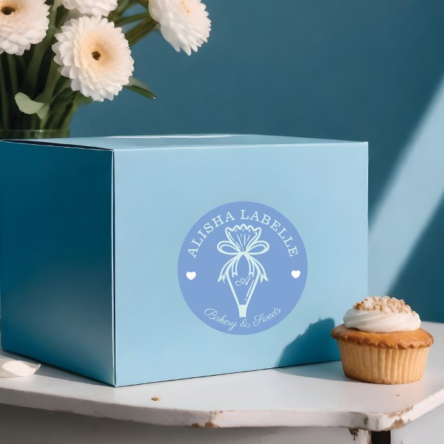 Handgefertigt mit Liebe Moderne Bäckereiröhre Blau Runder Aufkleber (Handmade With Love Modern Bakery Piping Bag Blue Classic Round Sticker)