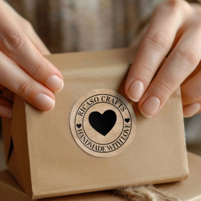 Handgefertigt mit Liebe personalisiert Runder Aufkleber (Handmade with love personalized classic round stickers by Ricaso. For your craft business)