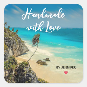 Handgefertigt mit Liebe Schöner tropischer Strand Quadratischer Aufkleber