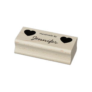 Handgefertigt von Cursive Script Name Zwei Herzen Gummistempel