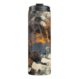 Handgefertigte surreale abstrakte Muster. Moderne Thermosbecher